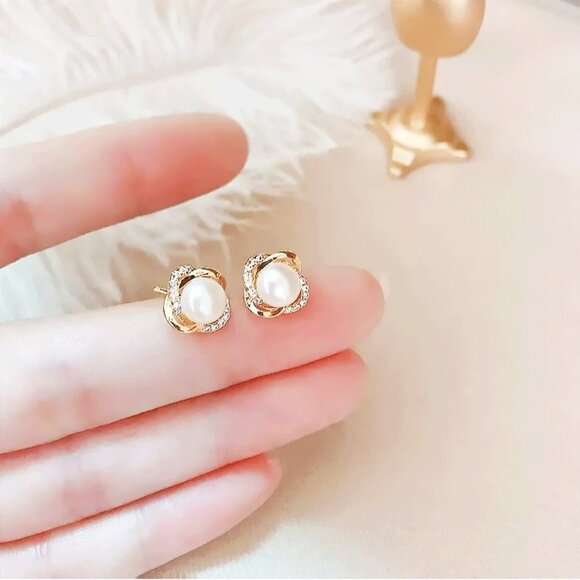 925 Stamped 18k Gold Plated Minimalist Round Pearl Retro Vintage Stud Earring - Picture 1 of 9